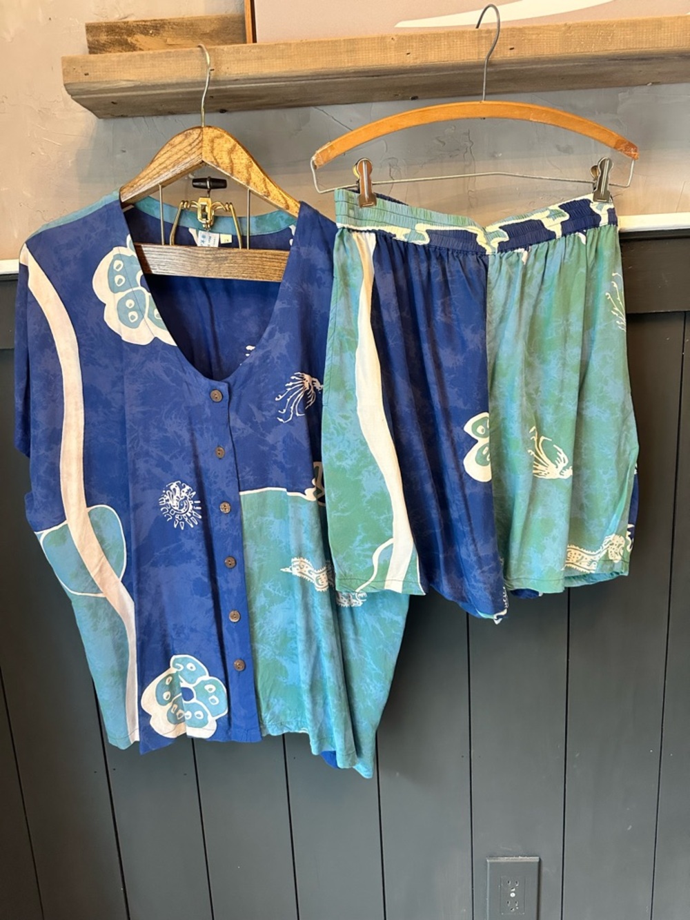 Vintage Batik 2 piece Short and Shirt Set Women’s Size 2X High Waist Blue Green